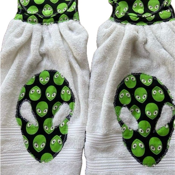 Alien Face Kitchen Hanging Towel Set, Set of 2 White Towel - Picture 2 of 3